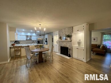 220 E Illini St, Virginia, IL 62691 - photo 7