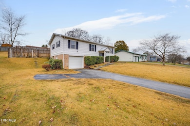 3200 Buckingham Dr, Johnson City, TN 37604 - photo 3