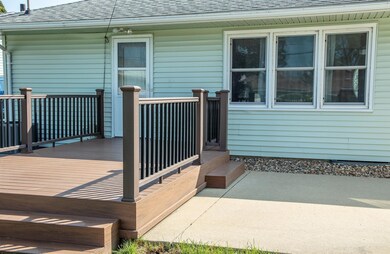 1260 Sheldon St, Waterloo, IA 50701 - photo 4