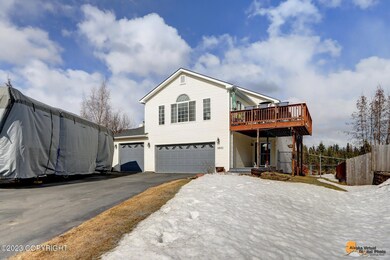 Big Decks & 3 car garage!