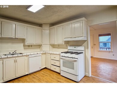 1004 E 8th St, the Dalles, OR 97058 - photo 7