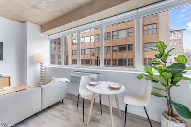 10 Commerce Ct unit 2G, Newark, NJ 07102 - photo 3