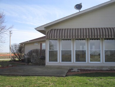 909 Pheasant Run Rd unit 1, Tuscola, IL 61953 - photo 2