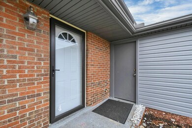 2923 Chimney Point Dr, Columbus, OH 43231 - photo 2