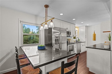 Eat-in kitchen