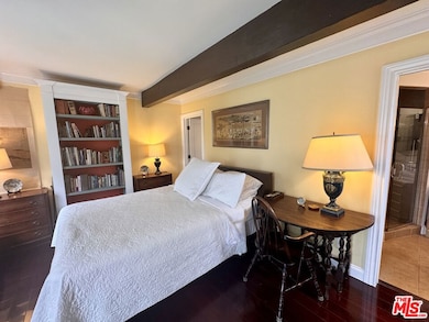 COMES FURNISHED OR UNFURNISHED