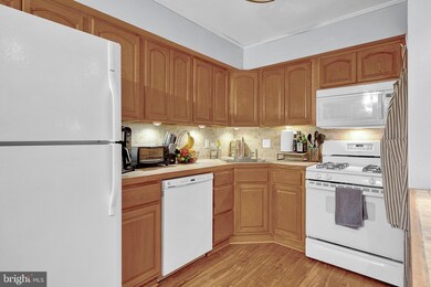 325 S Warminster Rd unit D2, Hatboro, PA 19040 - photo 7