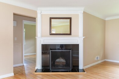3323 Croyden-1