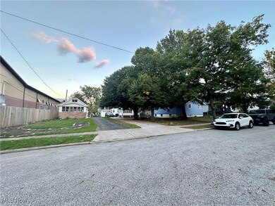 1375 E 219th St, Euclid, OH 44117 - photo 4