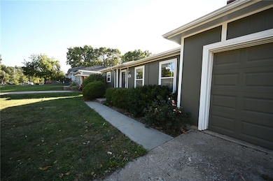 619 N Walnut St, Olathe, KS 66061 - photo 2