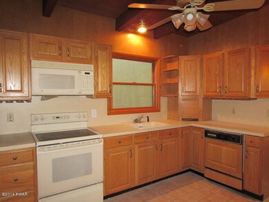 801 Whipple Tree Ct E, Hawley, PA 18428 - photo 2