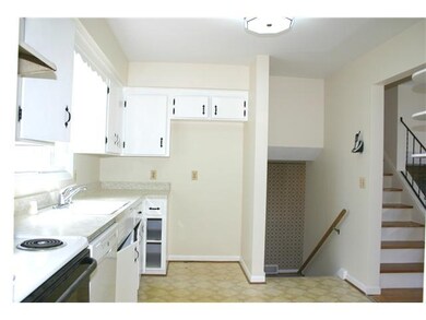 Kitchen. Everything s re-painted in here, and all 