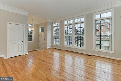 8020 Kidwell Ct, Vienna, VA 22182 - photo 4