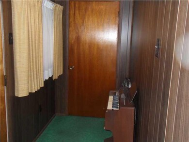 Entry/Foyer.
