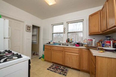 328 Hull Ct, Waukegan, IL 60085 - photo 2