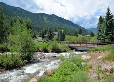 5197-Black-Gore-B2-MLS_31