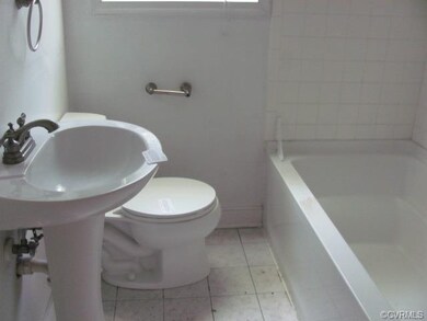 1st floor hall bath, next to MBR