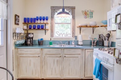 1107 N Adams St, Fredericksburg, TX 78624 - photo 4