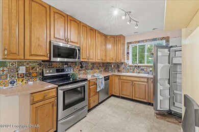 08-HomeView_Media-7128_Glouster_Rd.-#8