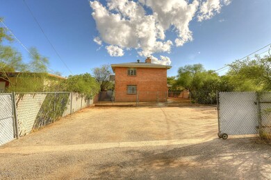 Huge Backyard/parking