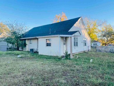 710 E Maple St, Cushing, OK 74023 - photo 4