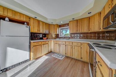 Enjoy the bright and roomy kitchen!