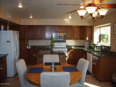 Large Eat-In Kitchen