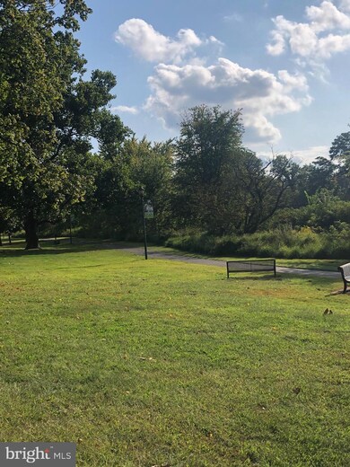 610 S Newton Lake Dr, Collingswood, NJ 08108 - photo 2