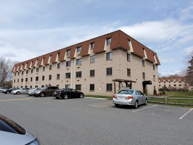 135 Grove St unit 117, Rockland, MA 02370 - photo 2