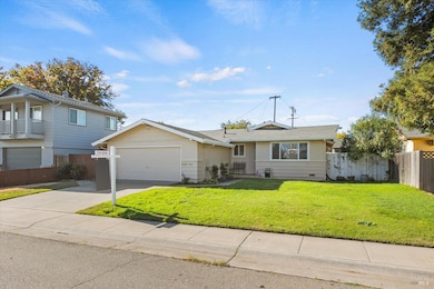 230 E Walnut St, Dixon, CA 95620 - photo 2