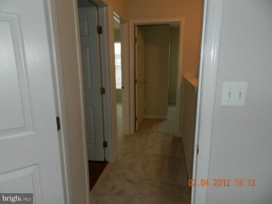 2559 Chase Wellesley Dr, Herndon, VA 20171 - photo 4