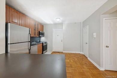 Cryder Point Co-op unit 1M, Whitestone, NY 11357 - photo 4