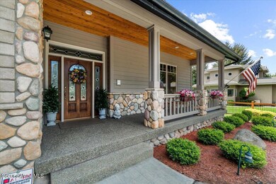 Coverd Front Porch