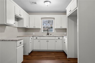 120 Brewster St, Robinson, TX 76706 - photo 6