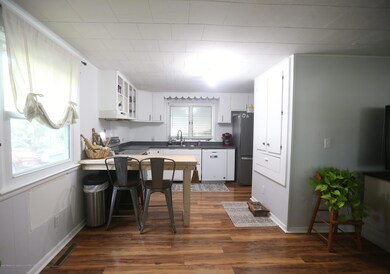 425 Maple St, Grand Ledge, MI 48837 - photo 5