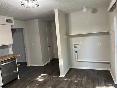 6300 Midway Rd unit D, Springtown, TX 76082 - photo 5