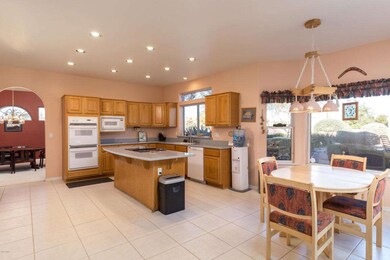 Spacious Kitchen & Breakfast area