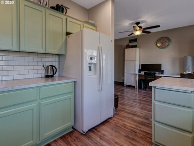 120 W 13th St, Lafayette, OR 97127 - photo 4