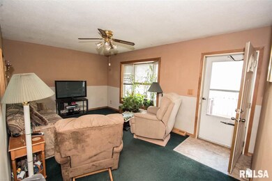 2119 Aspen Dr, Davenport, IA 52806 - photo 2