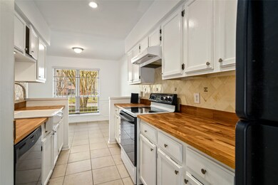 10230 Briar Forest Dr unit 22, Houston, TX 77042 - photo 6