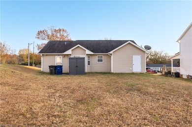 3565 Cortland Dr, Winston Salem, NC 27105 - photo 4