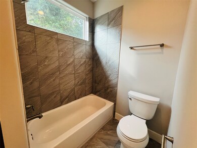 711 E 28th St unit C, Houston, TX 77009 - photo 4