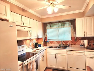 Beautiful Eat in Kitchen