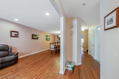 04_04Front_Entry_mls