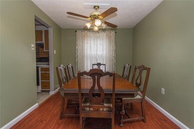 Nice sized dining room holds even the large dining
