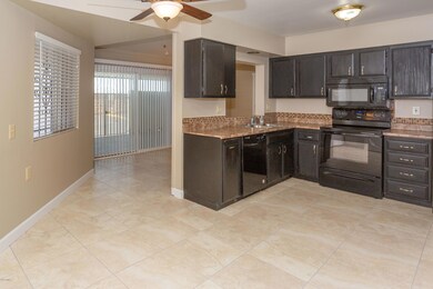 13810 N Garden Court Dr, Sun City, AZ 85351 - photo 4