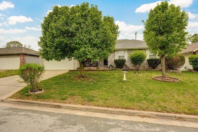 212 W Hunter Dr-2