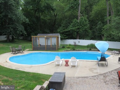 6809 Willow Creek Rd, Bowie, MD 20720 - photo 2