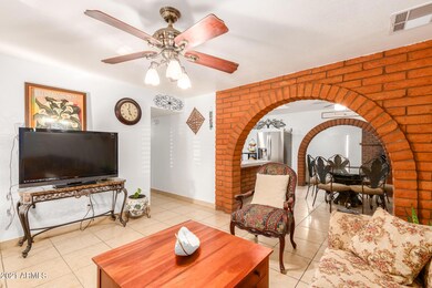 2537 N 48th Ln, Phoenix, AZ 85035 - photo 7