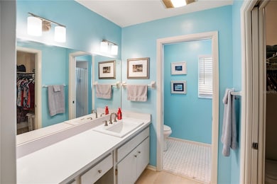 319 Mendez Dr, Sarasota, FL 34243 - photo 6